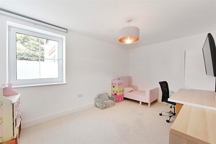 2 Bedroom Apartment For Sale In Burnt Oak Broadway, Edgware, HA8