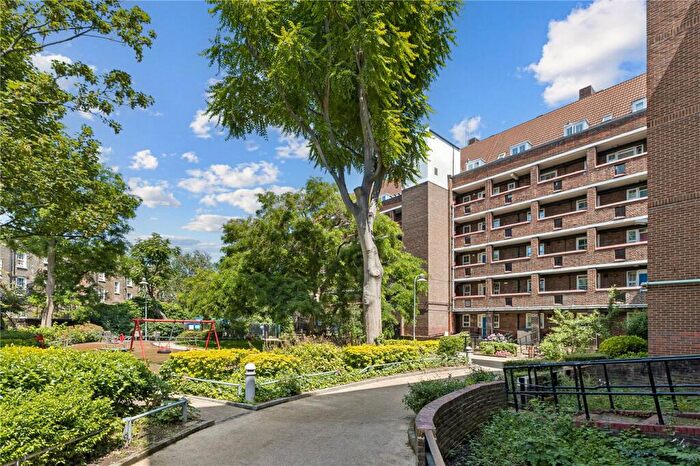 2 Bedroom Apartment For Sale In Killick Street, London, N1