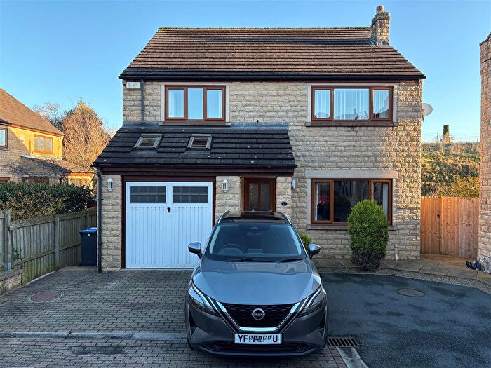 4 Bedroom Detached House For Sale In Chatts Wood Fold, Oakenshaw, Bradford, BD12