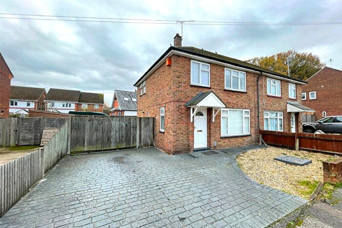 3 Bedroom Semi Detached House For Sale In Longfield Road, Ash, Surrey, GU12