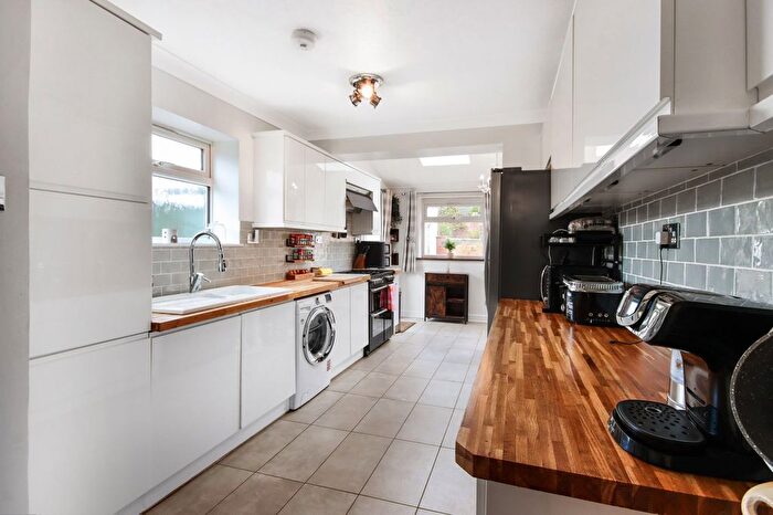 3 Bedroom Semi-Detached House For Sale In Coombfield Drive, Dartford, DA2