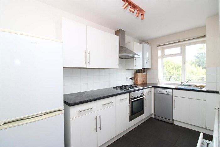2 Bedroom Flat To Rent In Wilbury Crescent, Hove, BN3