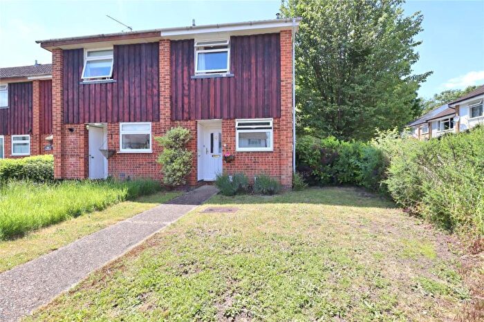 2 Bedroom Terraced House To Rent In Woking, Surrey, GU21