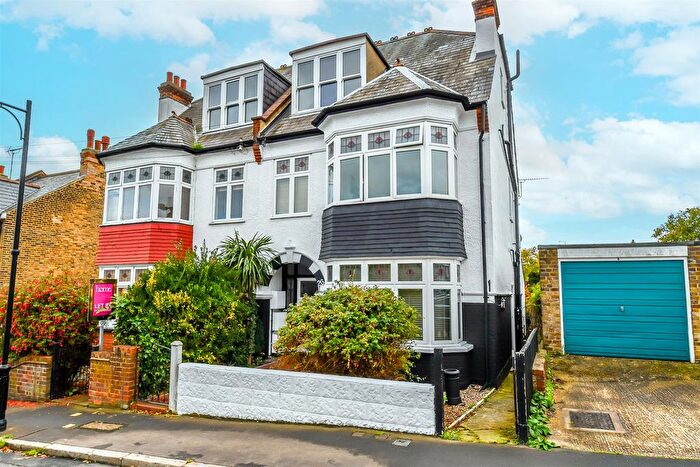 1 Bedroom Flat To Rent In Queens Road, Leigh-On-Sea, SS9