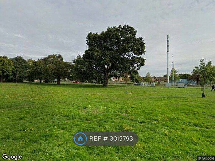 4 Bedroom Semi Detached House To Rent In Bowles Green, Enfield, EN1