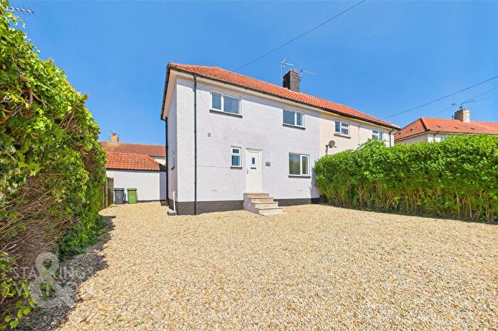 3 Bedroom Semi-Detached House For Sale In Becclesgate, Dereham, NR19