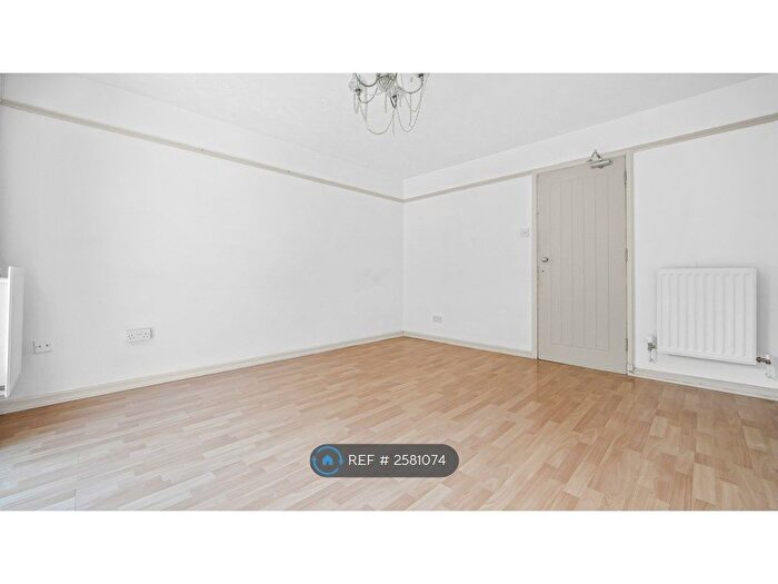 2 Bedroom Semi-Detached House To Rent In Pattison Walk London, London, SE18