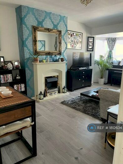 1 Bedroom Flat To Rent In Bastable Avenue, Barking, IG11
