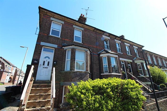 Flat To Rent In High Street North, Dunstable, LU6