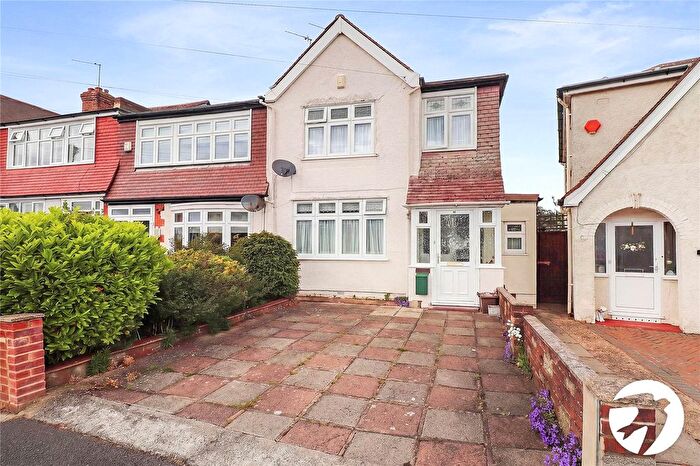 3 Bedroom End Terrace House For Sale In Amberley Road, London, SE2