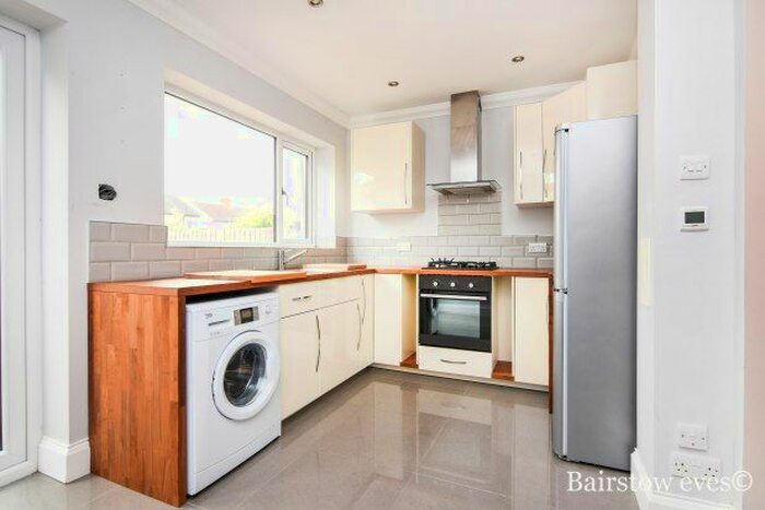 3 Bedroom Property To Rent In Ashwood Avenue, Rainham, RM13