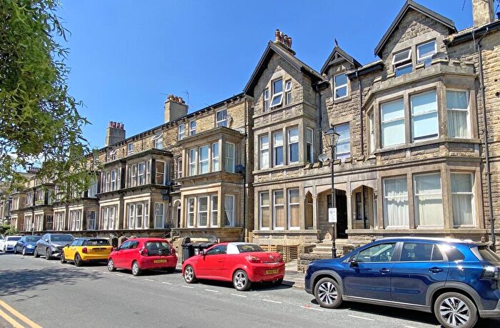2 Bedroom Flat For Sale In Park View, Harrogate, HG1