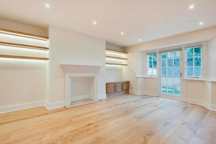 3 Bedroom Flat To Rent In Prince Albert Road, Primrose Hill, London, NW1