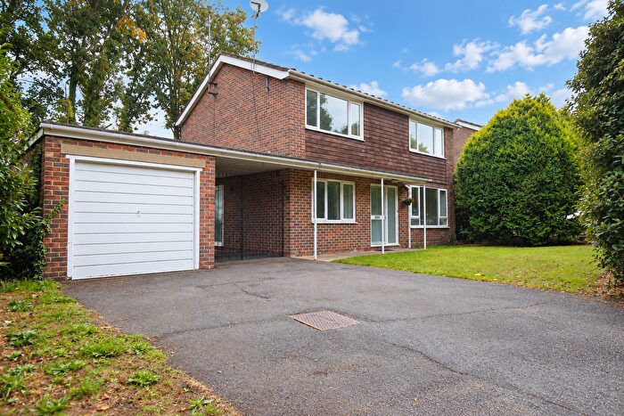 3 Bedroom Detached House To Rent In Fernhill Close, Woking, GU22