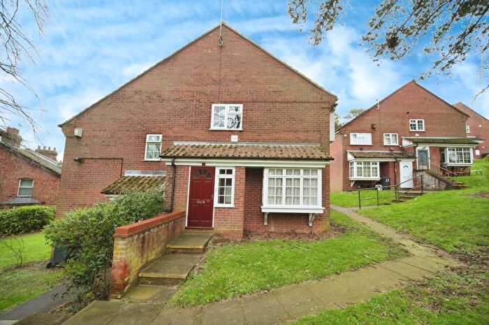 2 Bedroom Property To Rent In Somersby Close, Luton, LU1