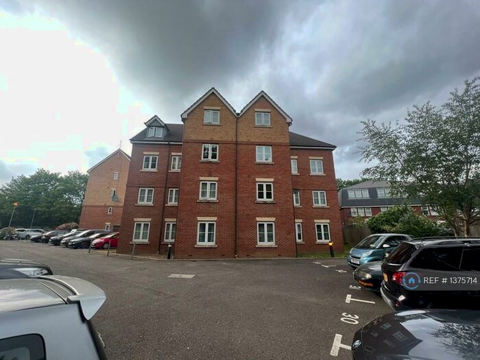 2 Bedroom Flat To Rent In Akers Court, Waltham Cross, EN8