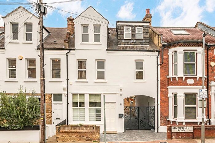 2 Bedroom Flat For Sale In Southfields Road, Putney, SW18
