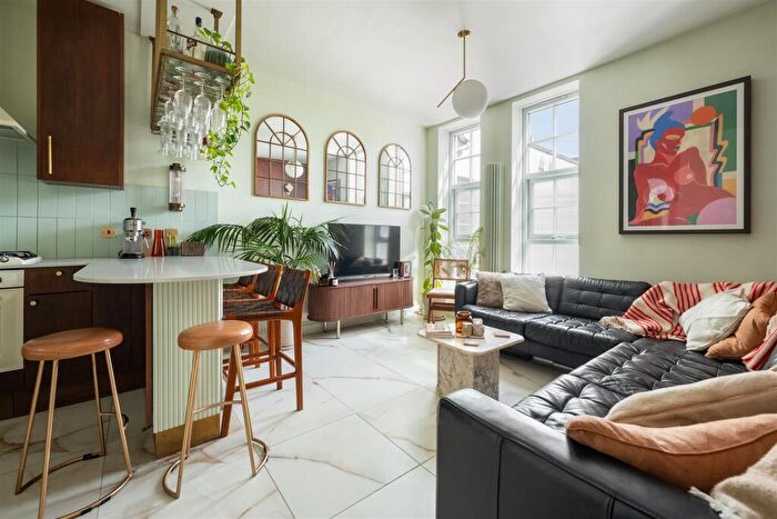 2 Bedroom Flat For Sale In Urswick Road, Hackney, E9