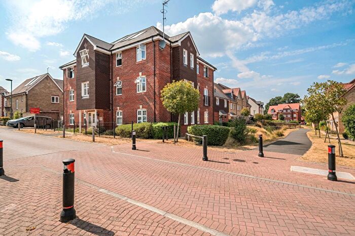 2 Bedroom Flat For Sale In Gomer Road, Bagshot, Surrey, GU19