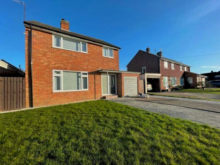 3 Bedroom Detached House To Rent In Long Gore, Godalming, GU7