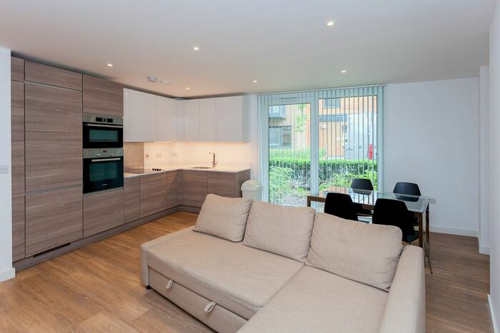 1 Bedroom Flat To Rent In Marine Wharf, London, Surrey Quays, SE16