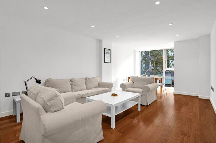 3 Bedroom Apartment For Sale In Wenlock Road, N1