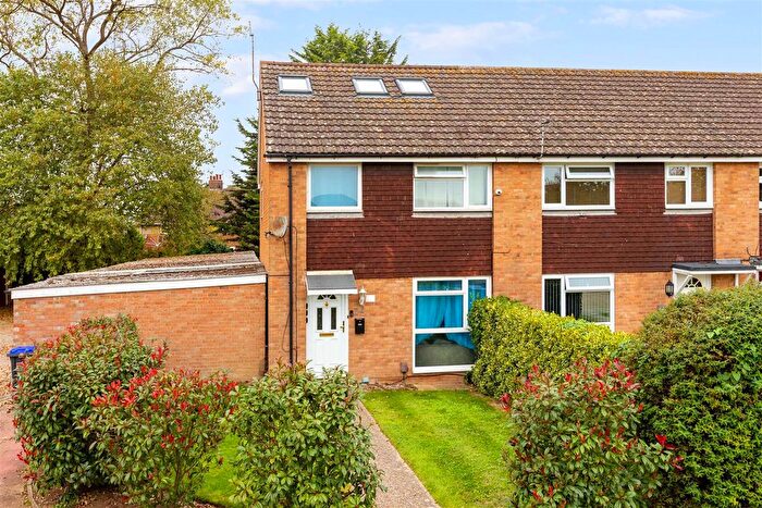 4 Bedroom End Of Terrace House For Sale In Lenhurst Way, Worthing, BN13