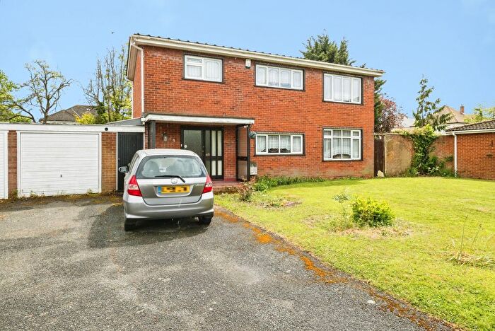 3 Bedroom Detached House For Sale In Chase House Gardens, Hornchurch, RM11