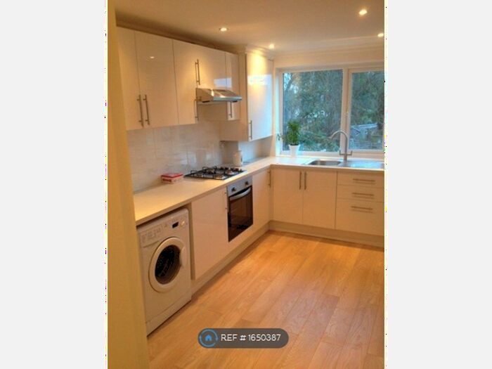 3 Bedroom Terraced House To Rent In Waverley Road, Reading, RG30