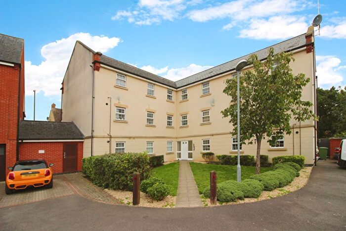 2 Bedroom Flat For Sale In Deneb Drive, Swindon, SN25
