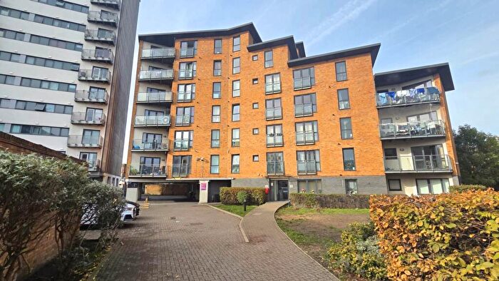 2 Bedroom Flat For Sale In Parham Drive, Gants Hill, IG2