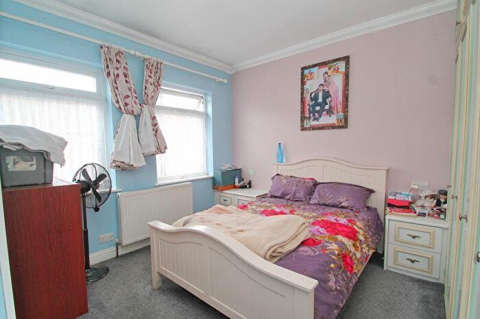 3 Bedroom Terraced House For Sale In Masons Avenue, Harrow, HA3