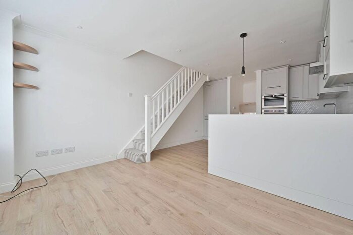 2 Bedroom Maisonette To Rent In Puller Road, Hemel Hempstead, HP1