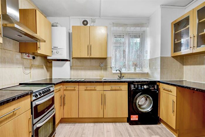 2 Bedroom Flat To Rent In Highbury New Park, London, N5
