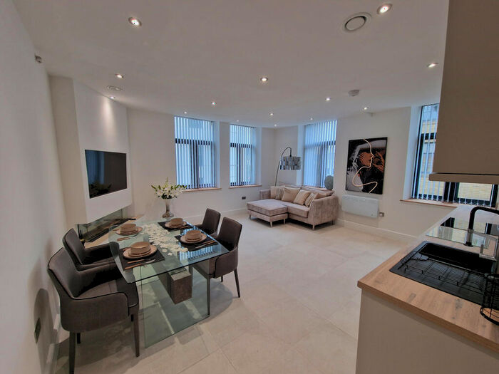 2 Bedroom Apartment To Rent In - Mill Street, Bradford, West Yorkshire, BD1