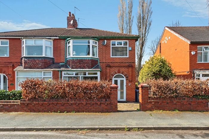 3 Bedroom Semi Detached House For Sale In Sunnyside Grove, Greater Manchester, OL6