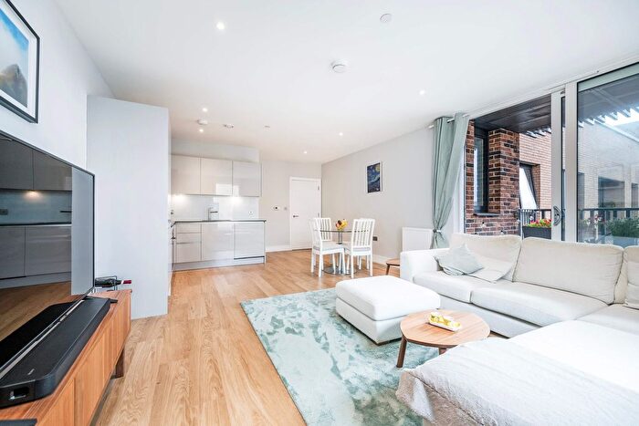 2 Bedroom Flat For Sale In Greyhound Parade, London, SW17