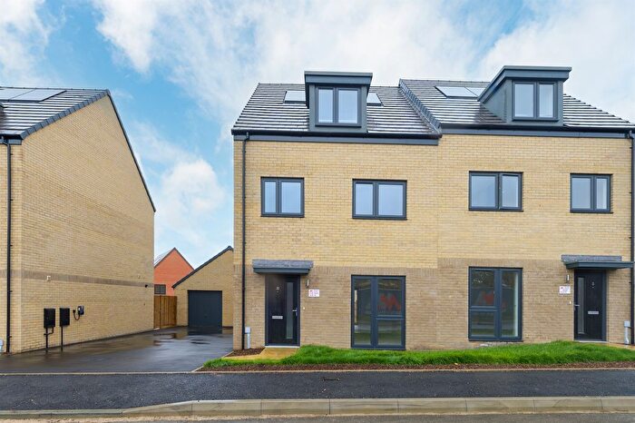 4 Bedroom Semi-Detached House For Sale In The Pastures, Woodview, Grays, RM16