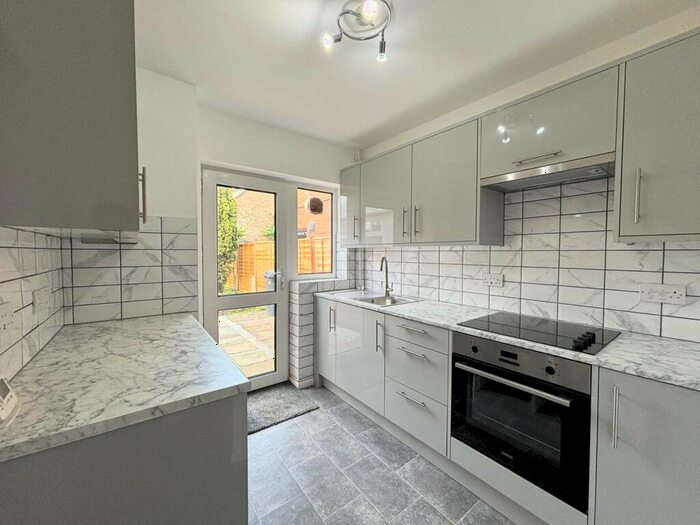 3 Bedroom Property To Rent In Kingfisher Close, Biggleswade, SG18