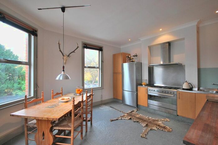 2 Bedroom Flat To Rent In Lalor Street, London, SW6