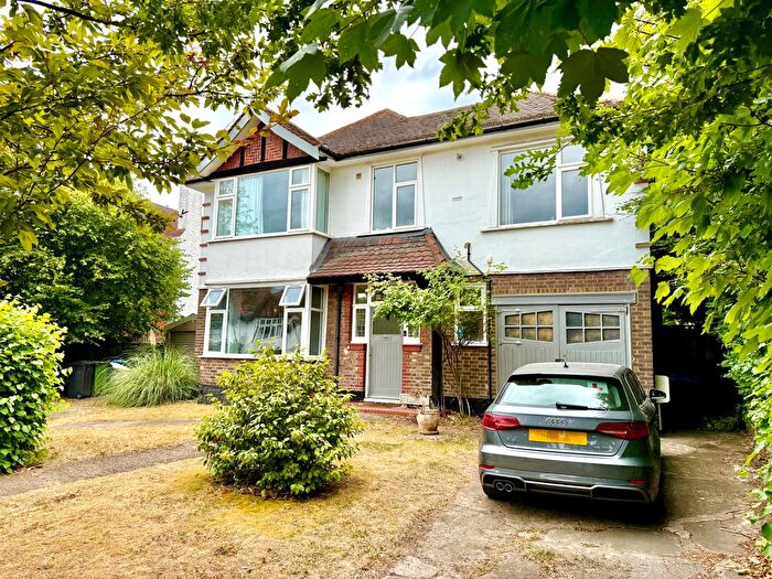 1 Bedroom Flat To Rent In Surbiton Hill Park, Surbiton, KT5