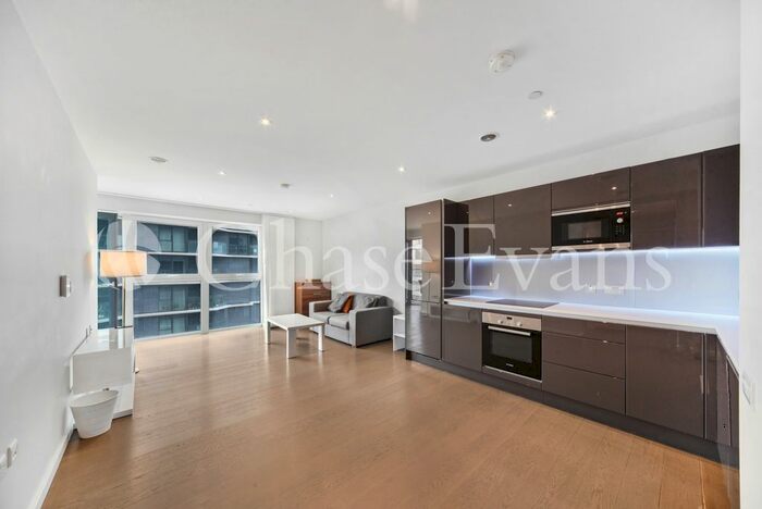 1 Bedroom Flat To Rent In Glasshouse Gardens, Stratford, London, E20