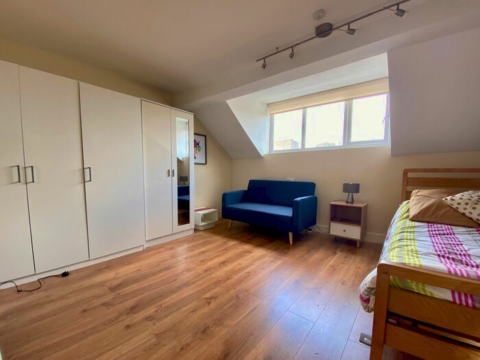 Studio To Rent In Tachbrook Street, Pimlico, London, SW1V