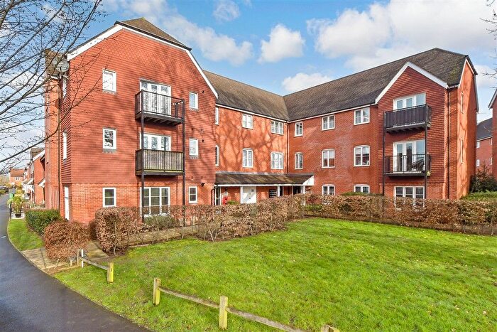 2 Bedroom Flat For Sale In Westvale Road, Horley, Surrey, RH6