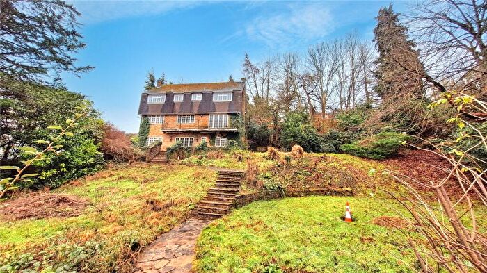 4 Bedroom Detached House For Sale In Stonehouse Lane, Cookham, Berkshire, SL6