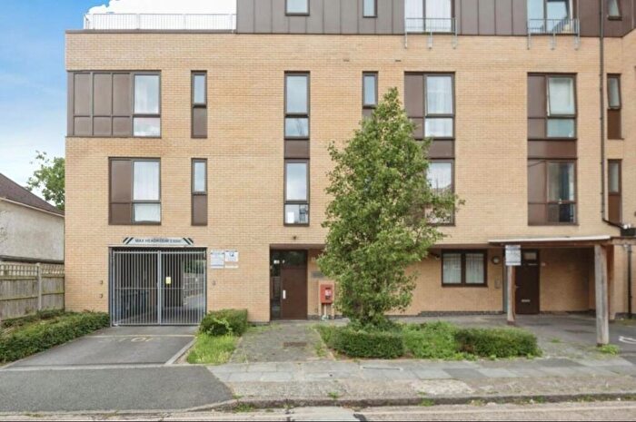 1 Bedroom Flat For Sale In Alderwick Drive, Hounslow, TW3