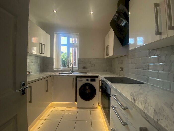 2 Bedroom Apartment To Rent In Edge Grove, Liverpool, Merseyside, L7
