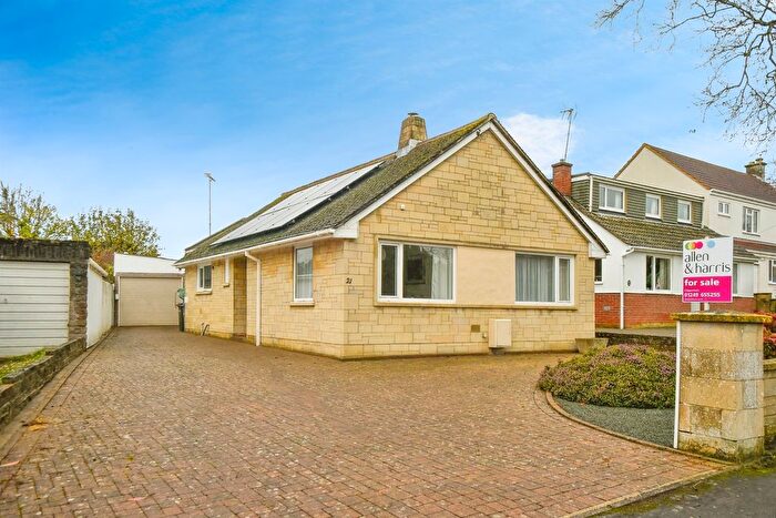 3 Bedroom Detached Bungalow For Sale In Long Ridings, Chippenham, SN15