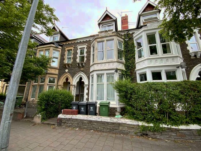 3 Bedroom Apartment To Rent In Albany Road, CF24