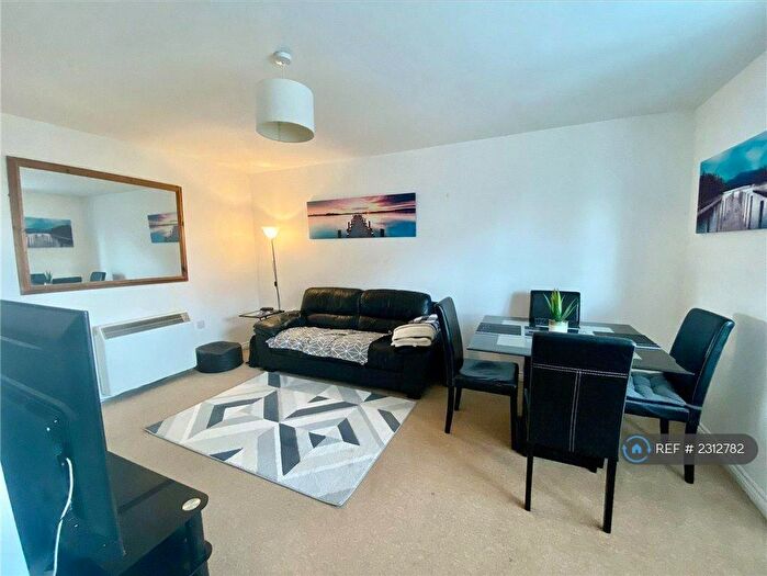 2 Bedroom Flat To Rent In Cedar Manor, Swindon, SN25